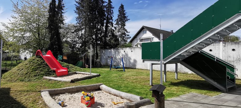 Kita Kunterbunt Außengelände Krippe Kita Kunterbunt Außengelände Krippe