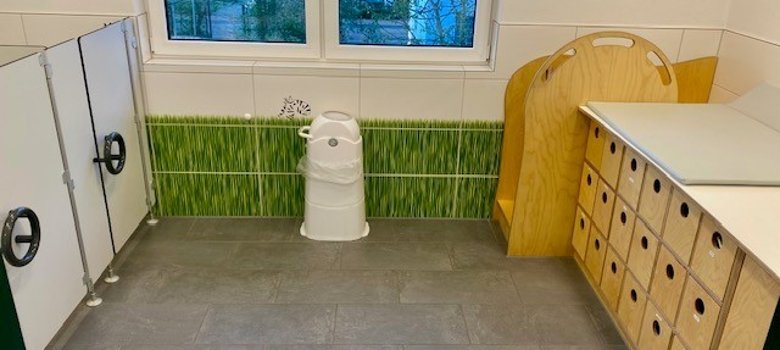 Kita Kunterbunt Bad mit Wickeltisch Kita Kunterbunt Bad mit Wickeltisch