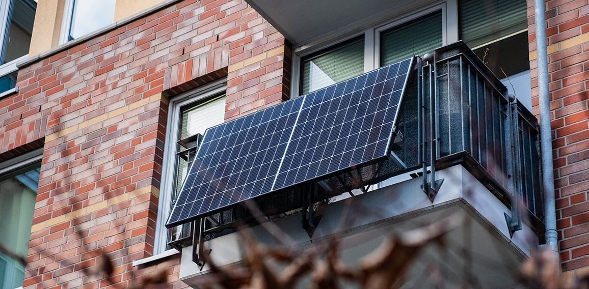 Balkonkraftwerk an einem Mehrfamilienhaus in Düsseldorf